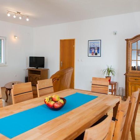Holiday Home Koprivno Luaran gambar