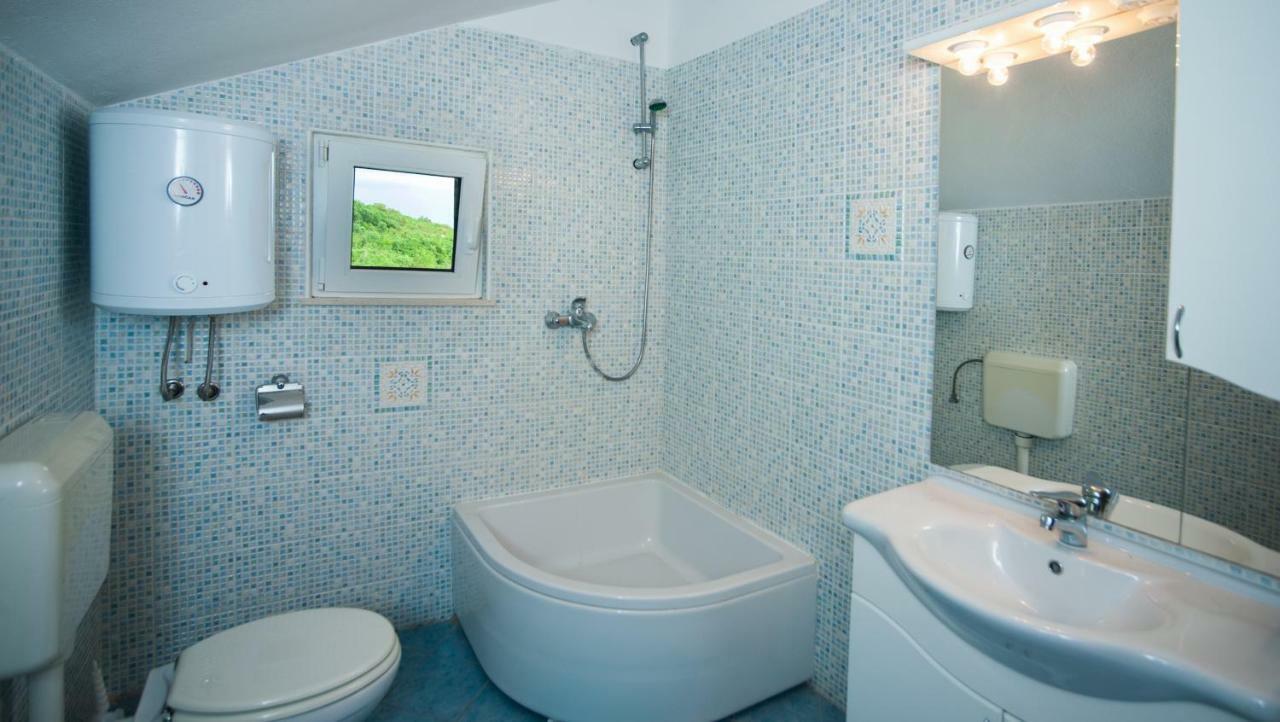 Holiday Home Koprivno Luaran gambar