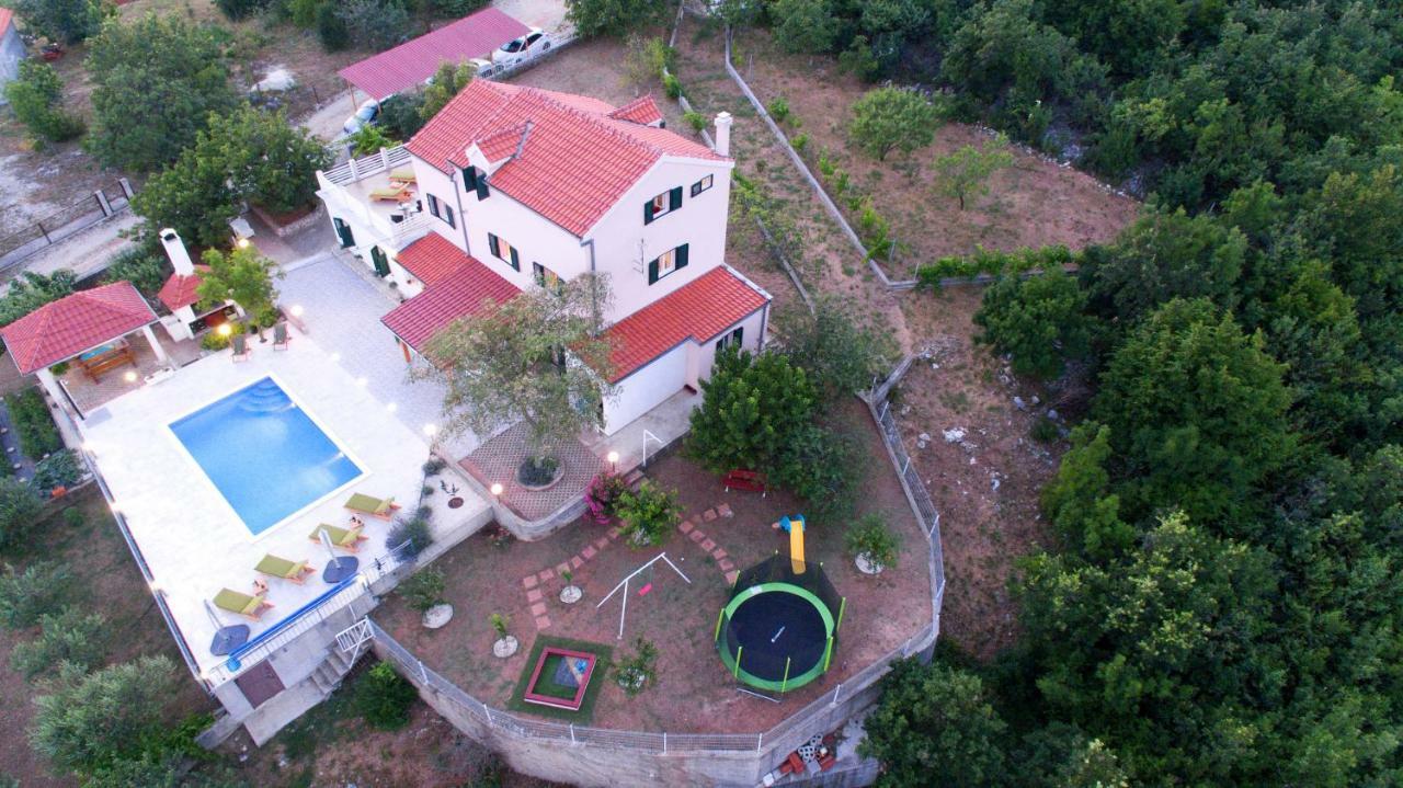 Holiday Home Koprivno Luaran gambar