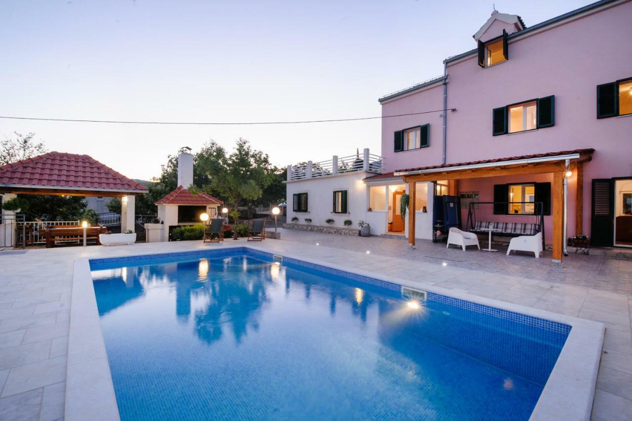 Holiday Home Koprivno Luaran gambar