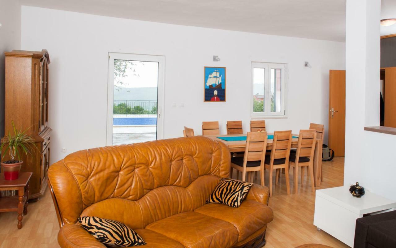 Holiday Home Koprivno Luaran gambar