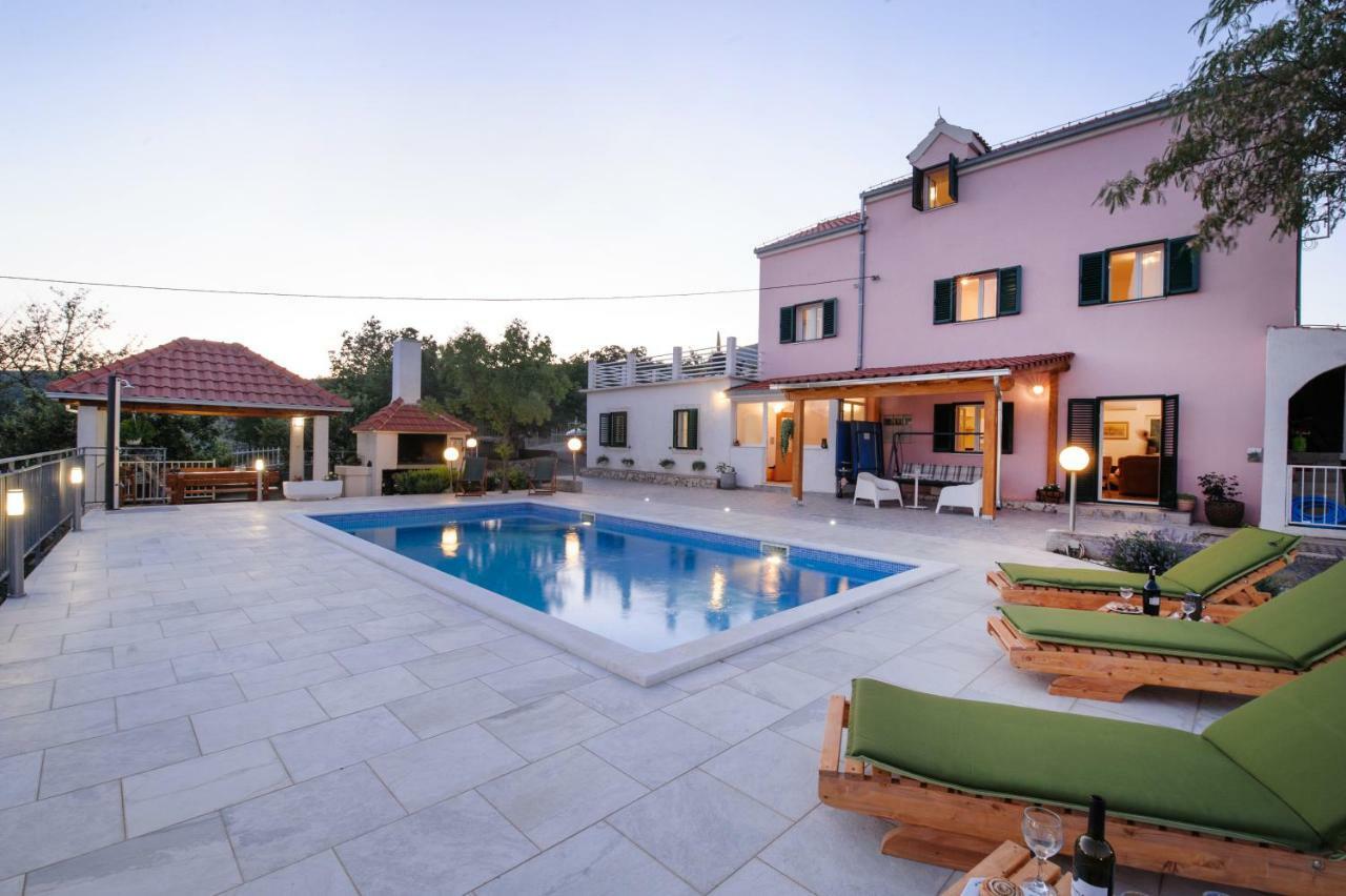 Holiday Home Koprivno Luaran gambar
