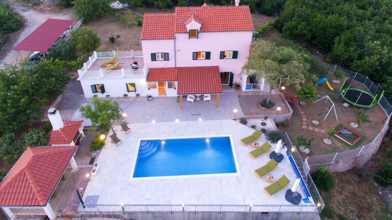 Holiday Home Koprivno Luaran gambar