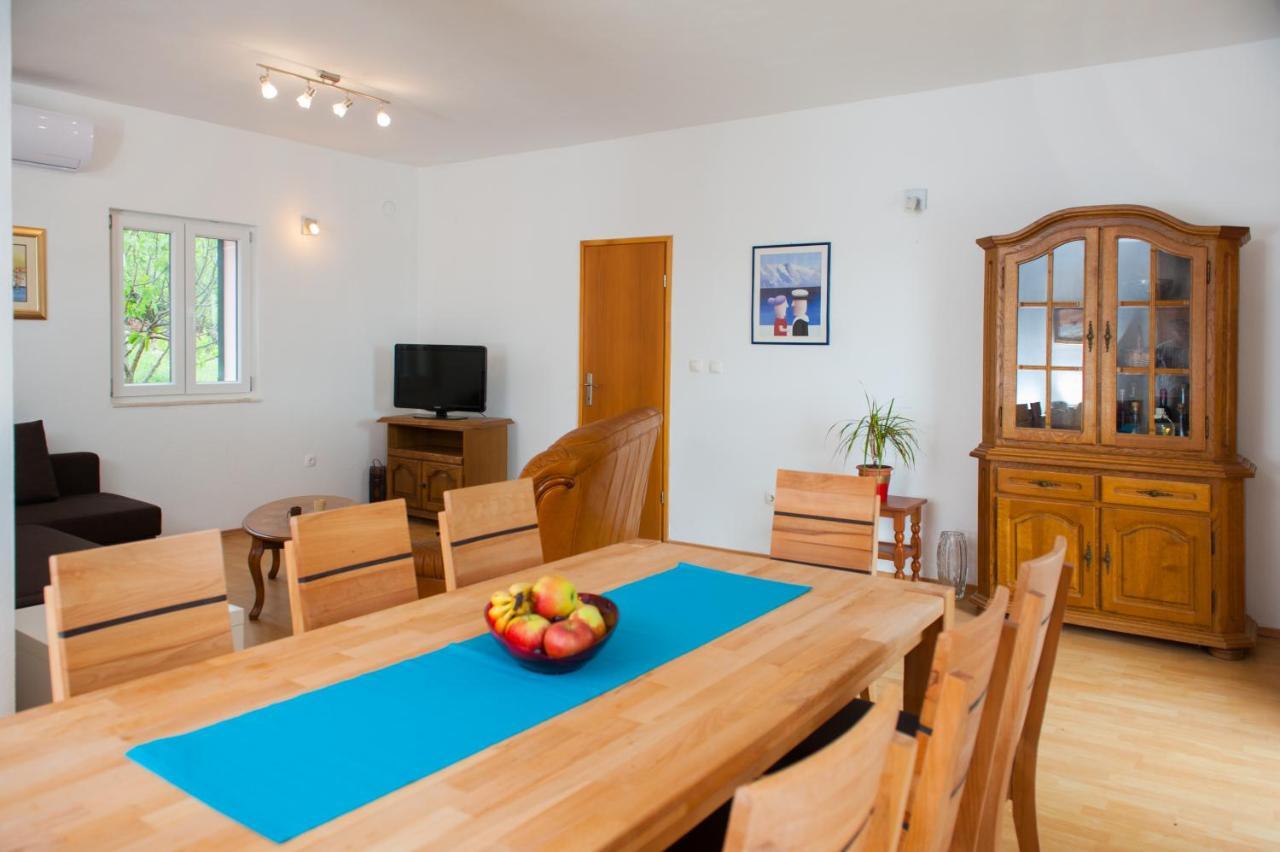 Holiday Home Koprivno Luaran gambar